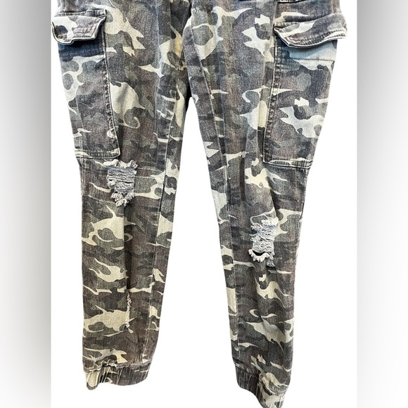 ALMOST FAMOUS
Juniors' Faux Cargo Pocket Joggers Size Small - Picture 14 of 15